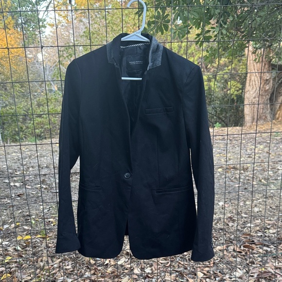 Banana Republic Jackets & Blazers - Banana Republic Black Long & Lean Blazer